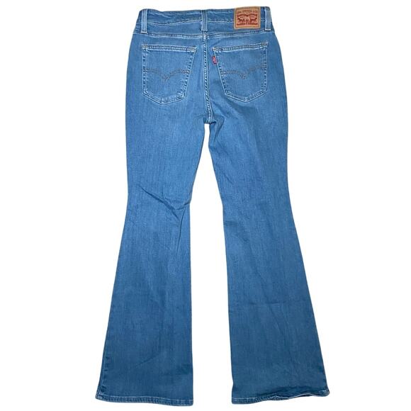 Light Wash Distressed Flare Levi's - Stretch Fabric - Picture 2 of 11